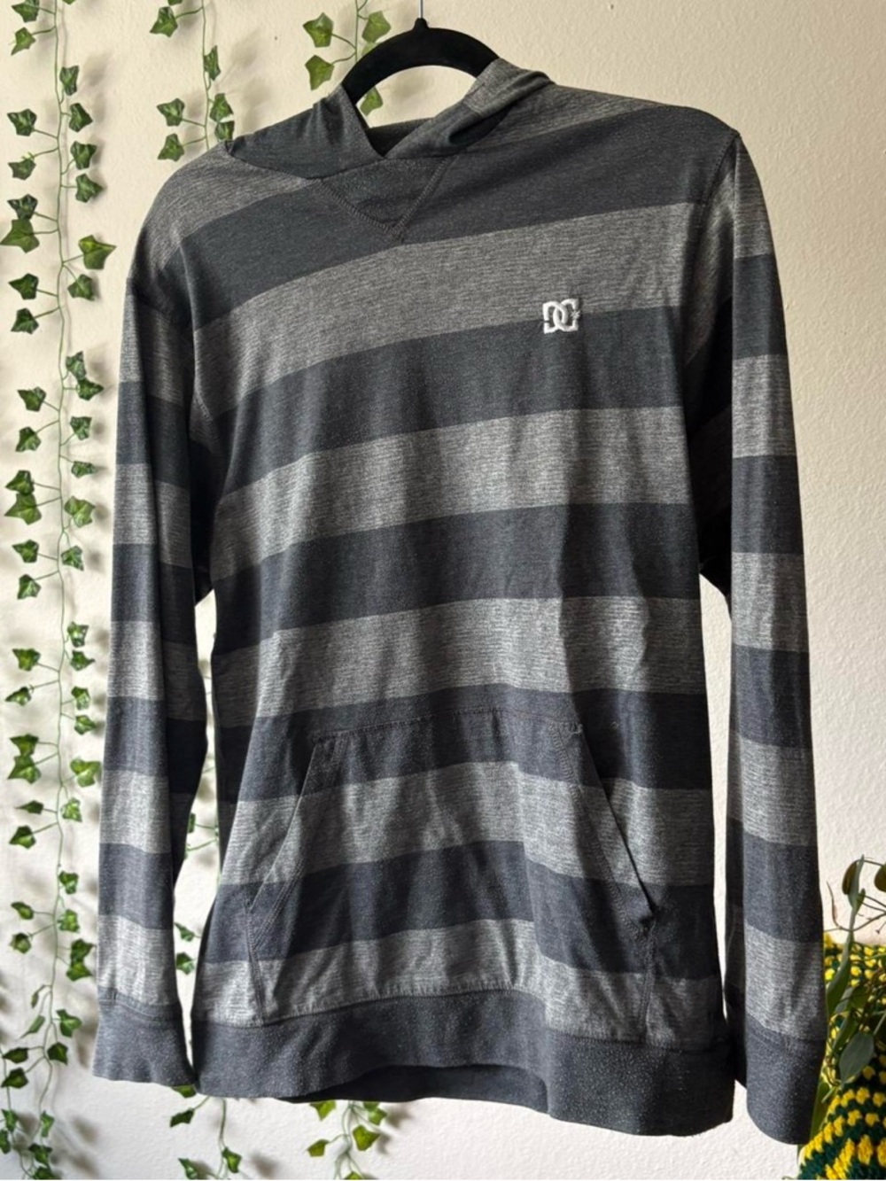 DC Shoes Men's Gray Black Striped Pullover Hoodie M Cotton Long Sleeve